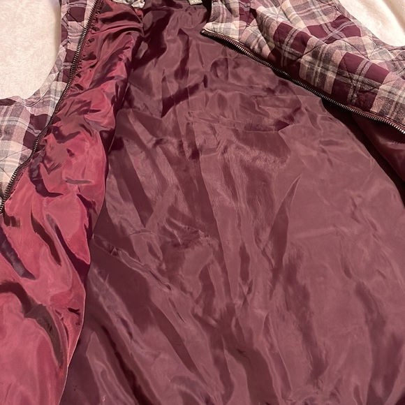 Maurice’s Plaid Quilted Puffer Vest - Picture 9 of 9